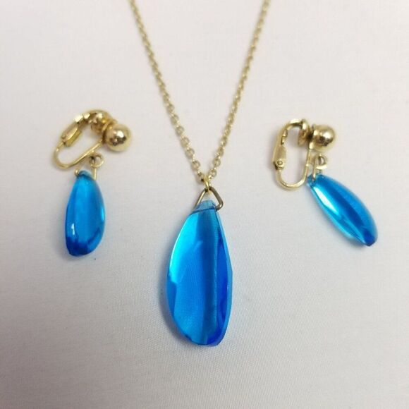 Vintage Sarah Coventry Blue Lucite Pendant Necklace and Clip On Earrings, Signed - Picture 1 of 9